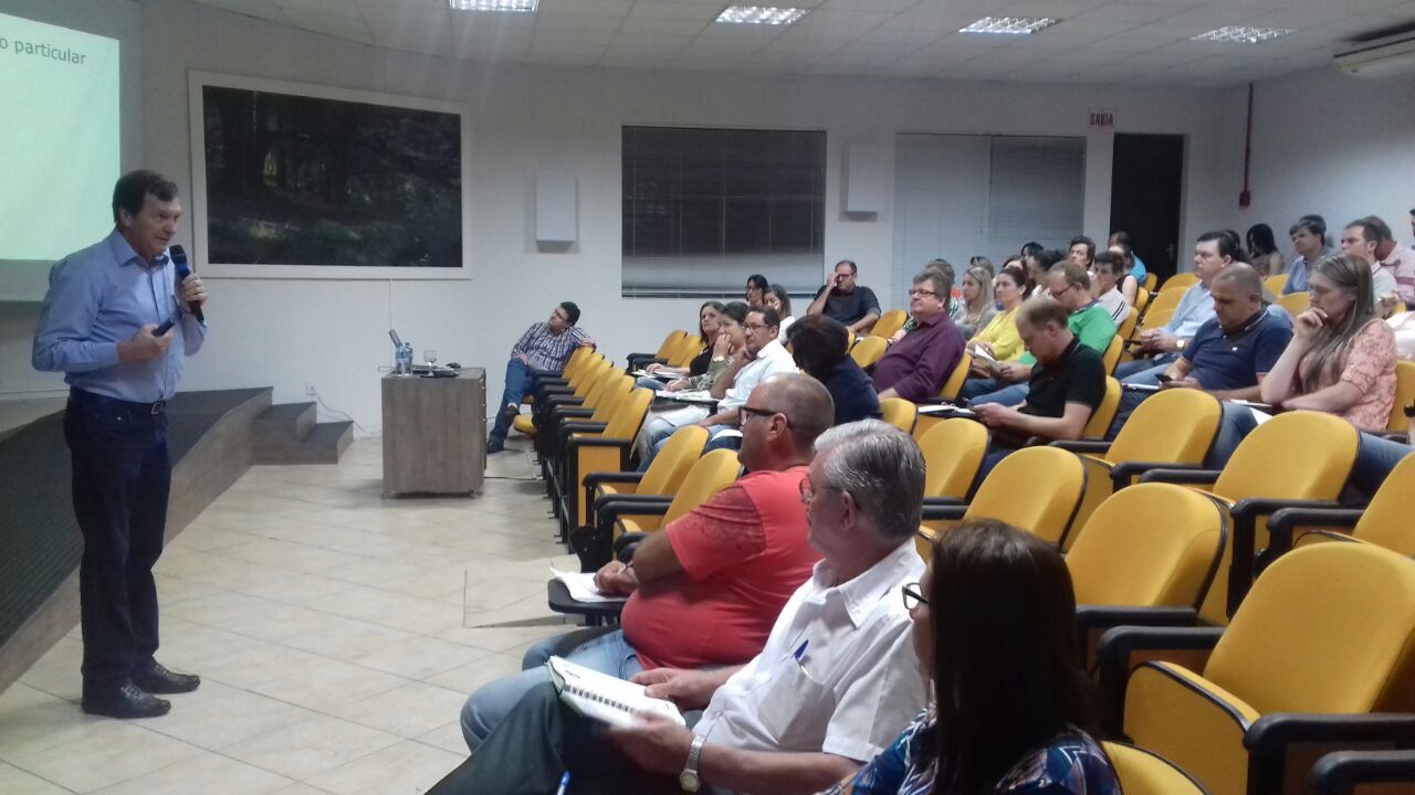 You are currently viewing Auditor Fiscal da Receita Estadual palestrou sobre retorno do ICMS aos Municípios