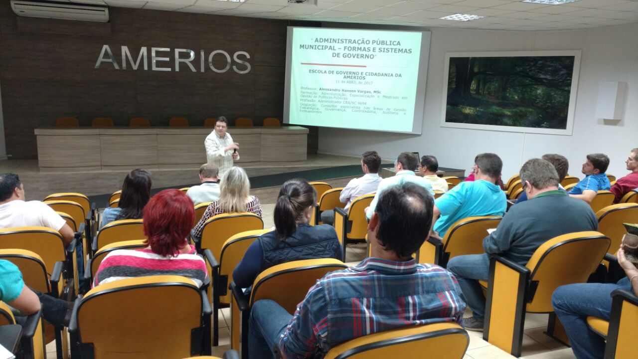 You are currently viewing Gestão Pública Local em evidência na Escola de Governo da AMERIOS