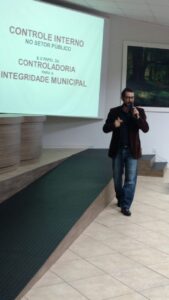 Read more about the article Alunos discutem sobre Controle Interno no Setor Público e o papel da Controladoria para a Integridade Municipal