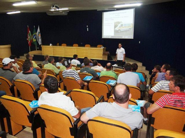 Read more about the article Curso de aperfeiçoamento para motoristas de transporte escolar – DIREÇÃO PREVENTIVA