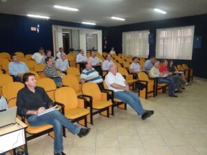 Read more about the article Prefeitos e a Prefeita dos 17 Municípios Associados debateram assuntos de interesse municipalista