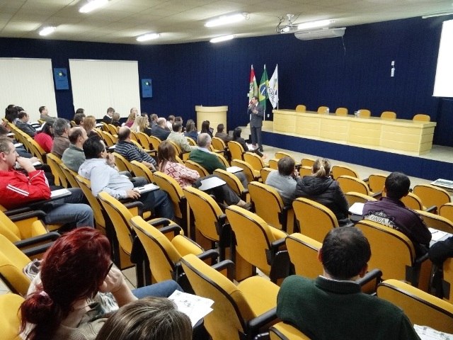 You are currently viewing Ari Pritsch Assessor do Secretário de Estado da Fazenda palestrou na Escola de Governo e Cidadania da AMERIOS