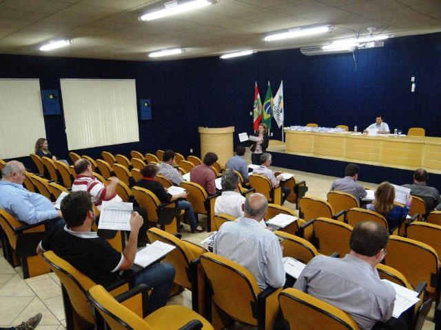 You are currently viewing Prefeita, prefeitos e equipe debatem temas em prol do fortalecimento dos municípios da AMERIOS